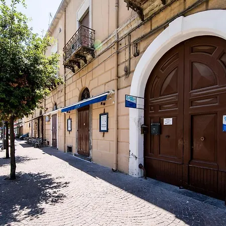 Crudo Nocleg ze śniadaniem Pompeja