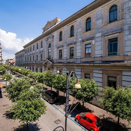 Crudo Nocleg ze śniadaniem Pompeja